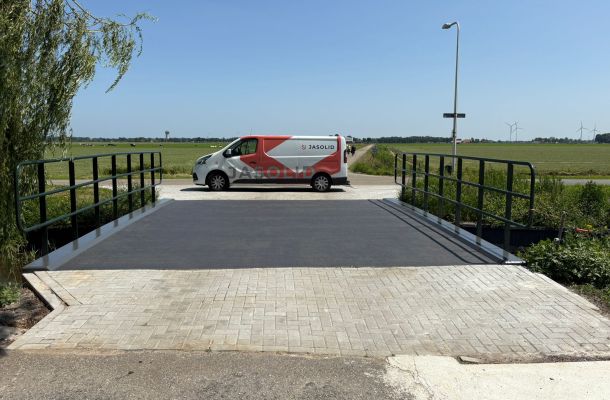 Overzicht van brug in herontwikkeld natuurgebied Hasselt