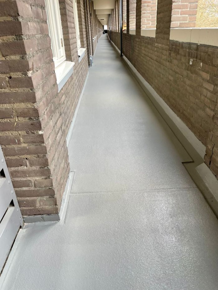 Antislipvloer galerijen Den Bosch in wooncomplex