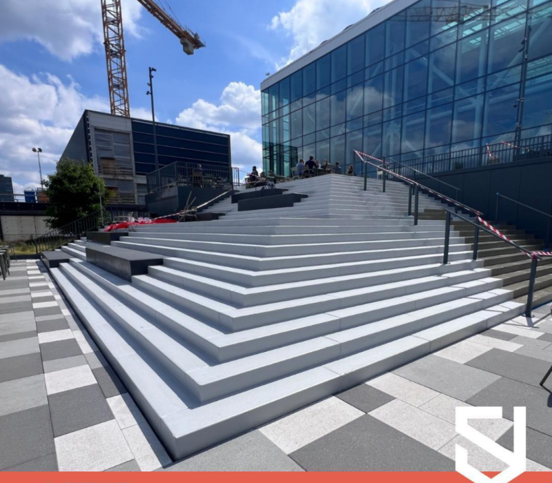 Renovatie betontrappen ASML Veldhoven met Triflex TSS systeem