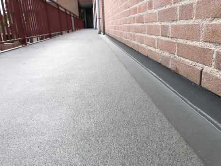 Duurzame Triflex afdichting aangebracht op galerij