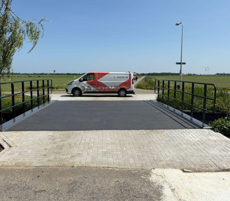 Overzicht van brug in herontwikkeld natuurgebied Hasselt