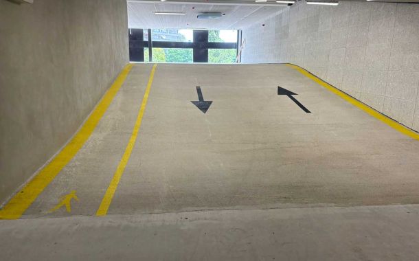 Parkeergarage nieuwbouwcomplex Utrecht voorzien van coating en markeringen