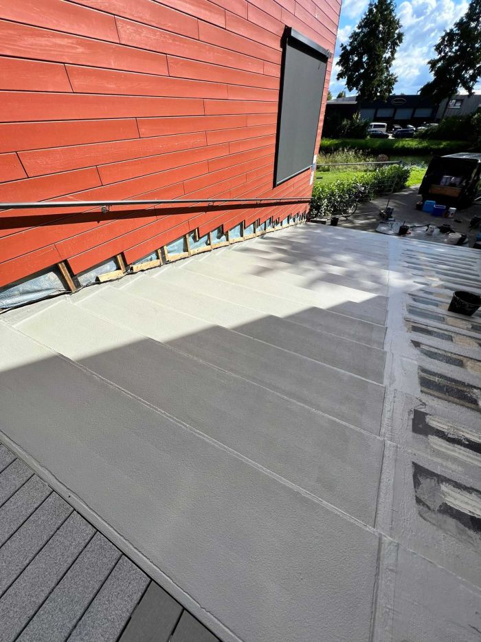 Overzicht van de volledige betonnen trap na oplevering