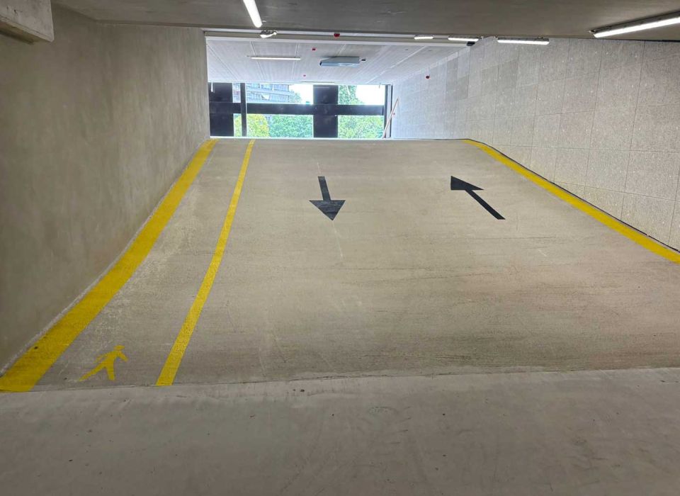 Parkeergarage nieuwbouwcomplex Utrecht voorzien van coating en markeringen