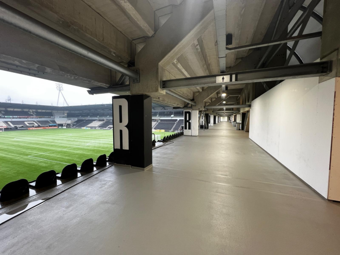 Snel uithardende vloerrenovatie omloop voetbalstadion