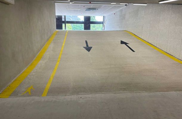 Parkeergarage nieuwbouwcomplex Utrecht voorzien van coating en markeringen